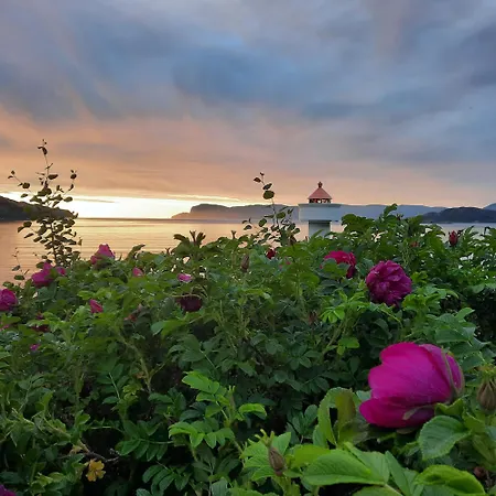 Ulvesund Fyr * Rödberg